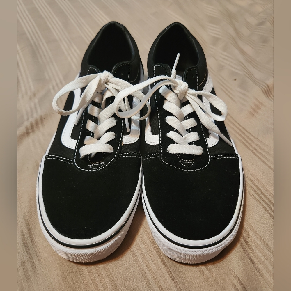 Vans - Picture 2 of 5